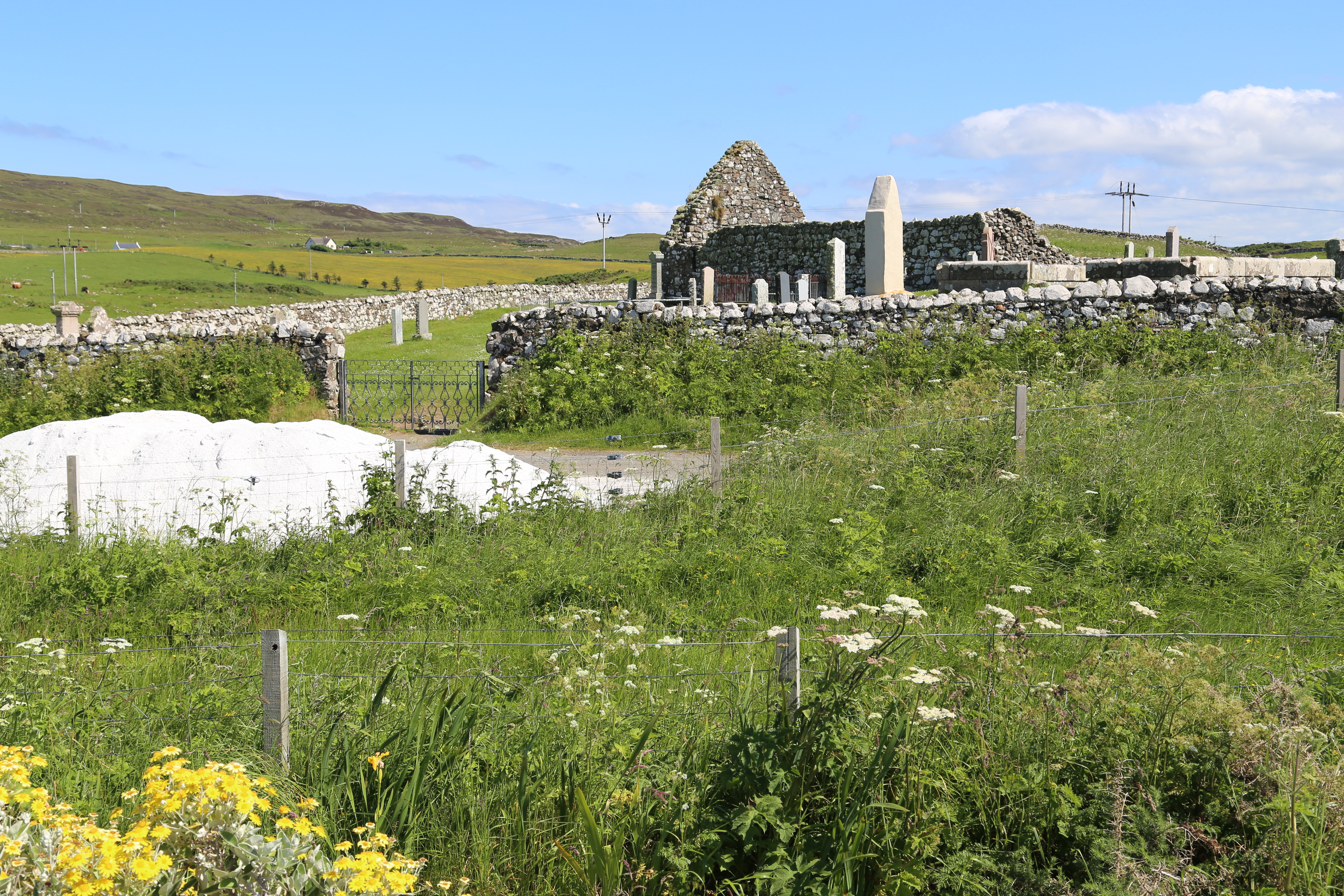 2014 Europe Trip Day 28 - Scotland (Isle of Skye, Portree, Full Scottish Breakfast, Dun Beag Broch, Highland Sheep, Thistle, Red Telephone Box, Neist Point Lighthouse, Dunvegan Castle, Uig-Tarbert Ferry, Outer Hebrides, Isle of Harris, Losgaintir Beach)