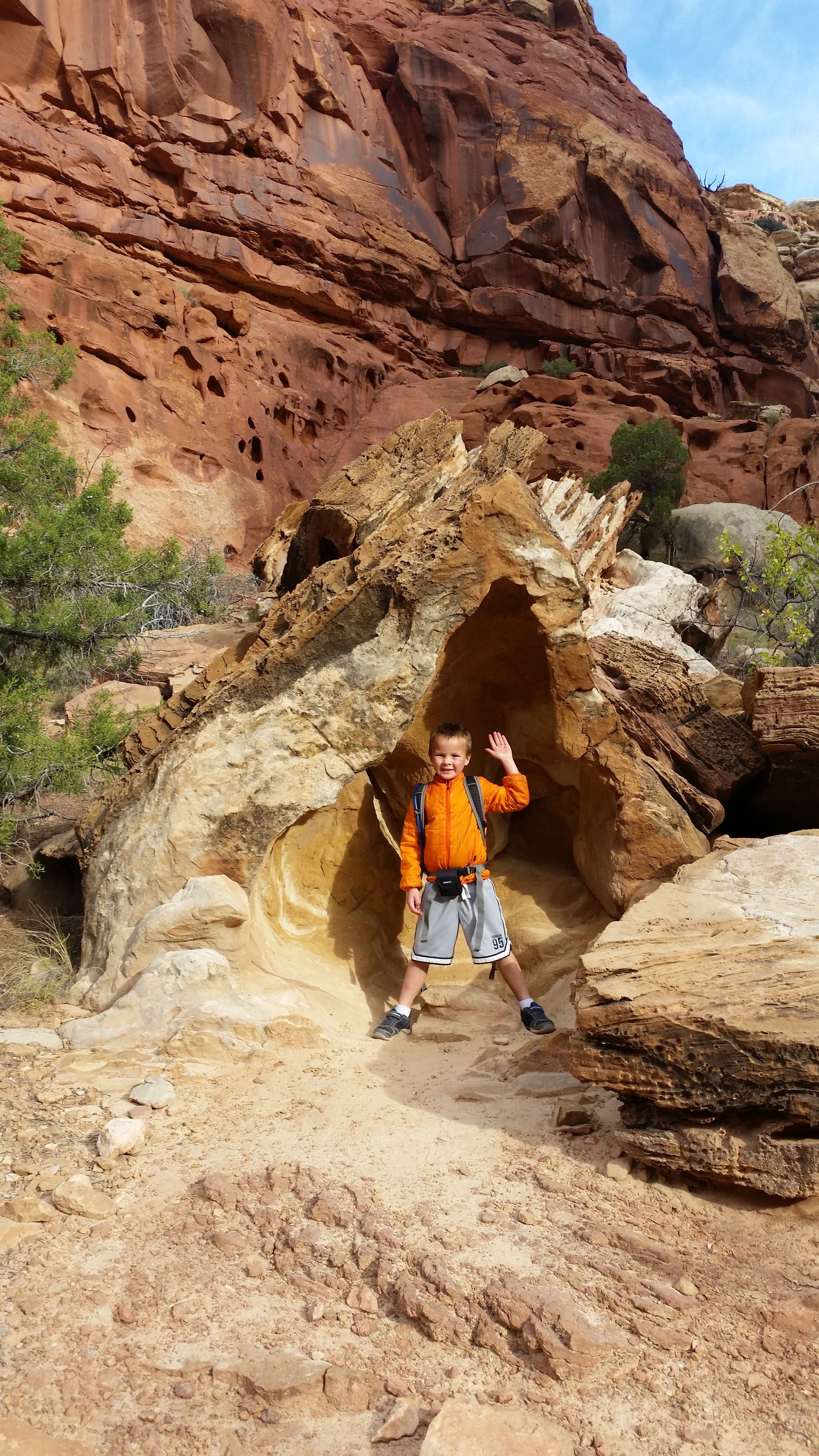 2015 Fall Break - Day 2 - Capitol Reef National Park (Grand Wash Narrows, Capitol Gorge (Petroglyphs, Narrows, Pioneer Register), Waterpocket Fold Drive (Notom-Bullfrog Road, Burr Trail Road), Hell's Backbone Grill (Boulder, Utah))