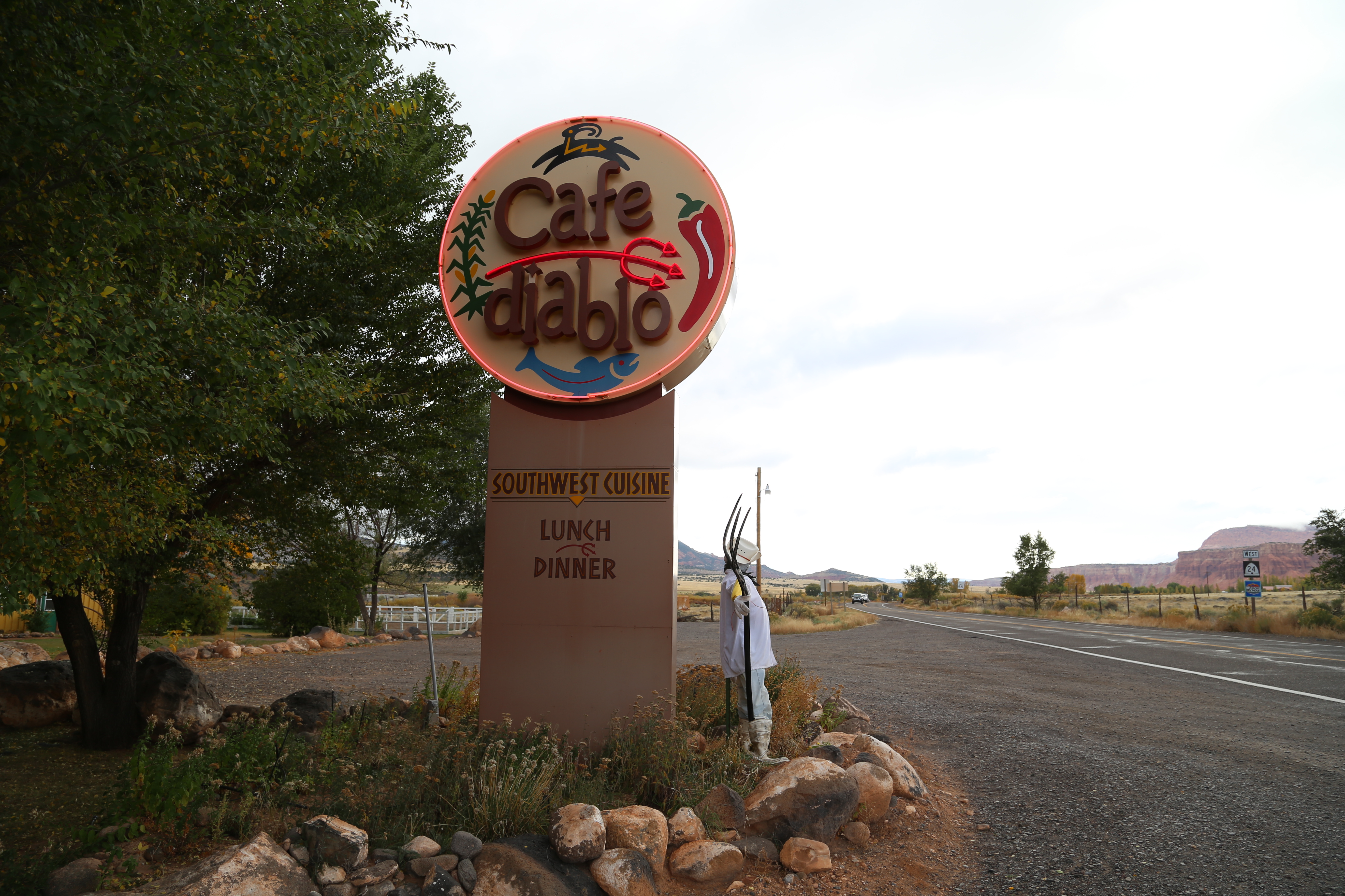 2015 Fall Break - Day 3 - Capitol Reef National Park (Gifford House Pies, Hickman Bridge Arch, Snakes Alive!, Picking Apples in the Fruita Pioneer Orchards, Goosenecks Overlook, Panorama Point), Eating Rattlesnakes at Cafe Diablo (Torrey, Utah)