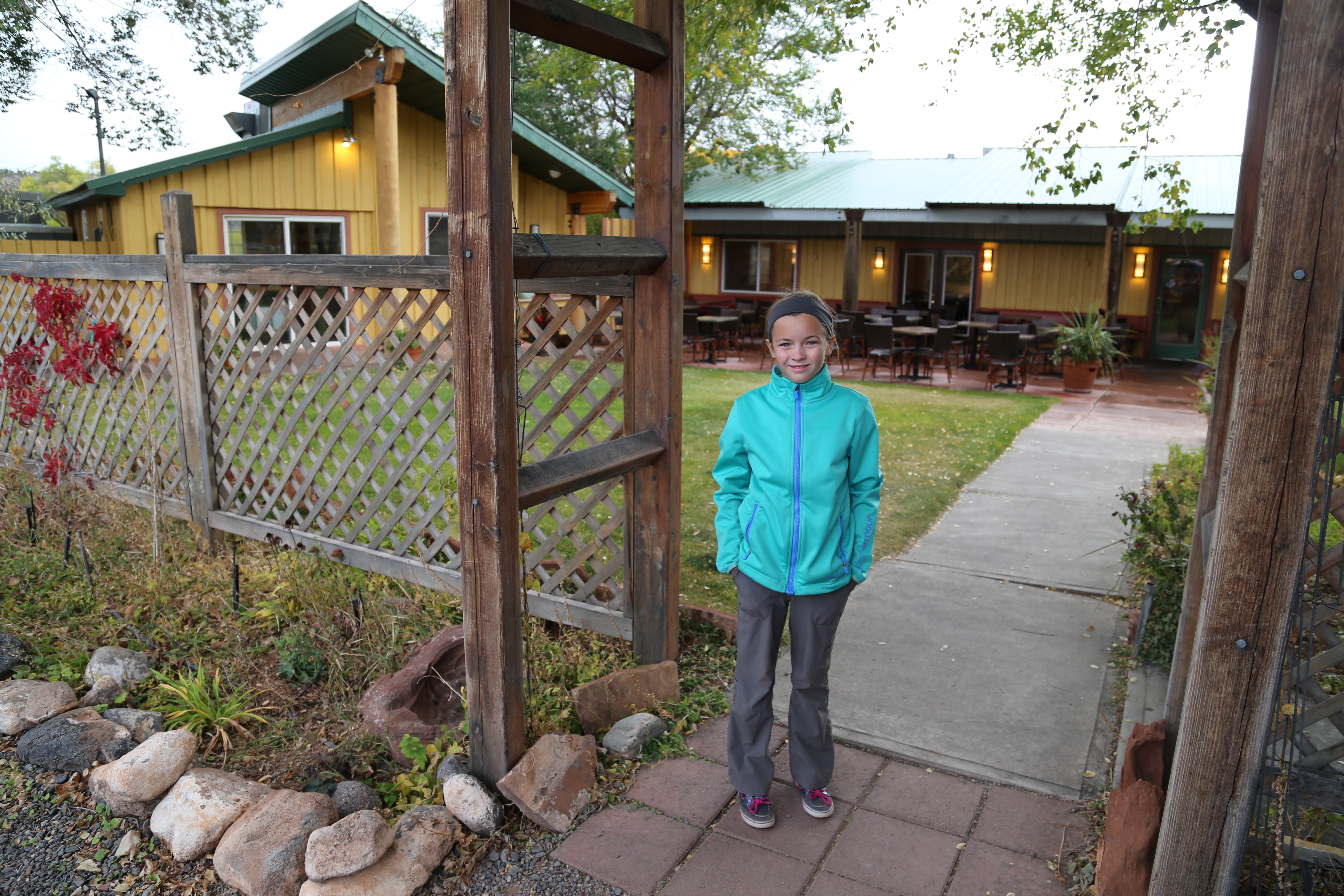 2015 Fall Break - Day 3 - Capitol Reef National Park (Gifford House Pies, Hickman Bridge Arch, Snakes Alive!, Picking Apples in the Fruita Pioneer Orchards, Goosenecks Overlook, Panorama Point), Eating Rattlesnakes at Cafe Diablo (Torrey, Utah)