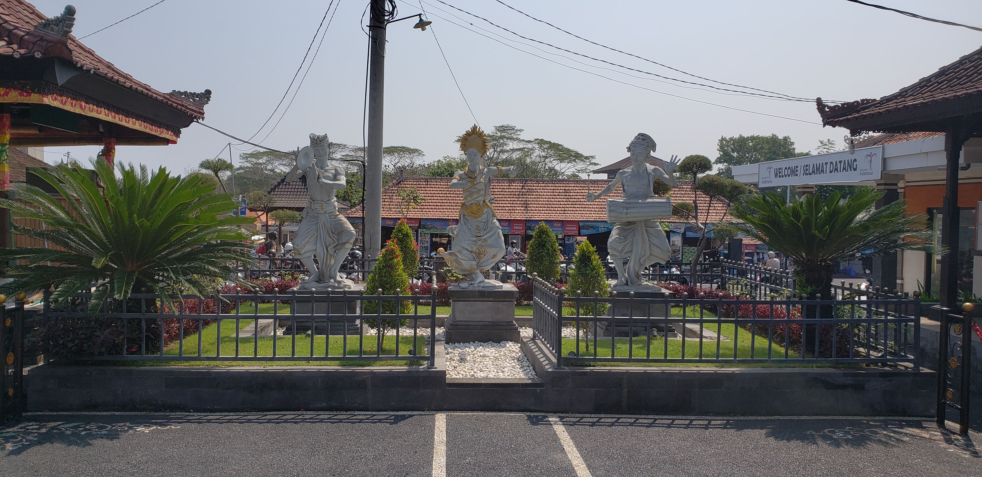 2018 Southeast Asia Trip Day 8 - Kuta, Bali, Indonesia (Playing with Gede, Pura Taman Ayun Temple, Tanah Lot Temple, Eating Babi Guling @ Babi Guling Men Lari, Playing on Kuta Segara Beach, Swimming at Kuta Paradiso Hotel)