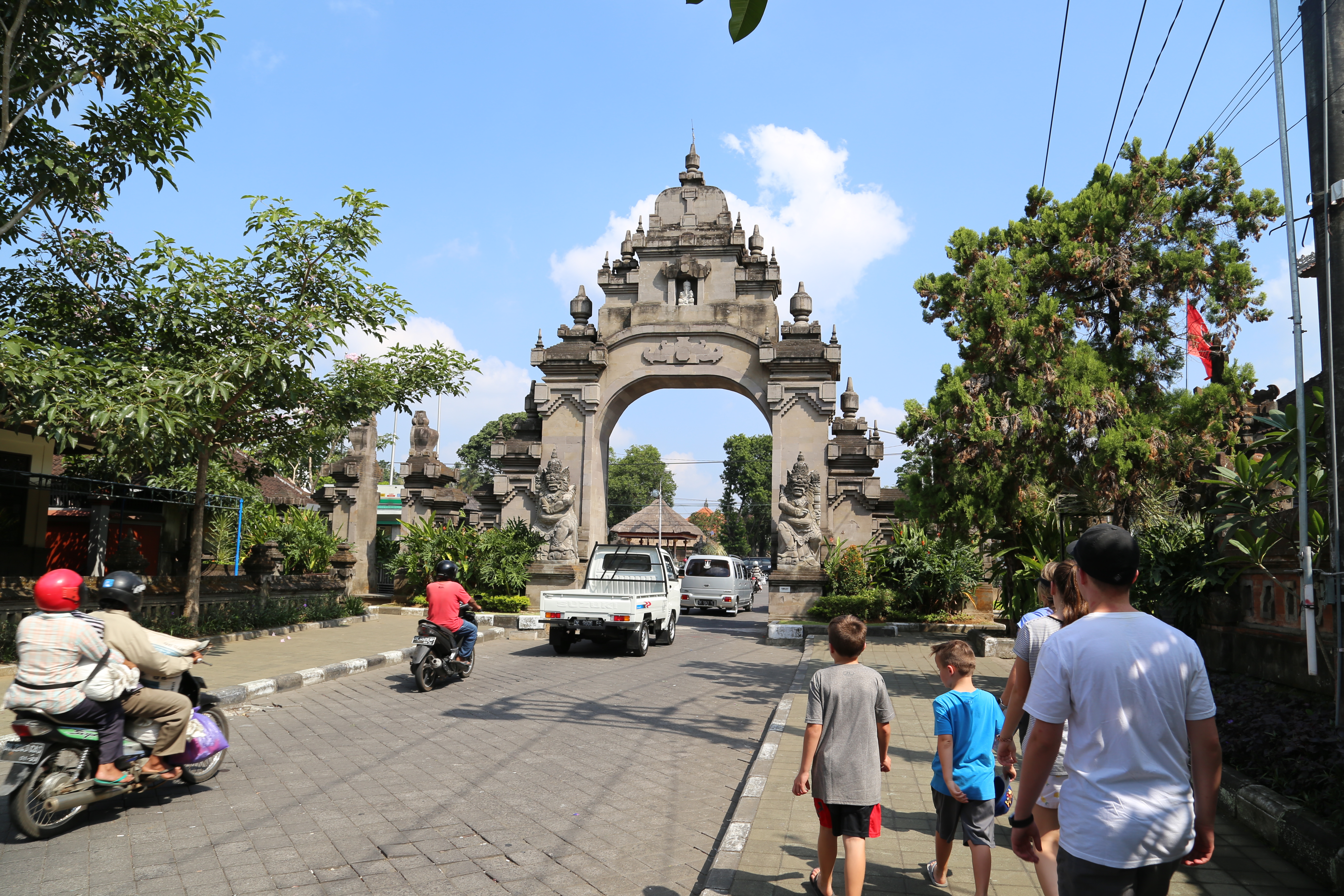 2018 Southeast Asia Trip Day 8 - Kuta, Bali, Indonesia (Playing with Gede, Pura Taman Ayun Temple, Tanah Lot Temple, Eating Babi Guling @ Babi Guling Men Lari, Playing on Kuta Segara Beach, Swimming at Kuta Paradiso Hotel)