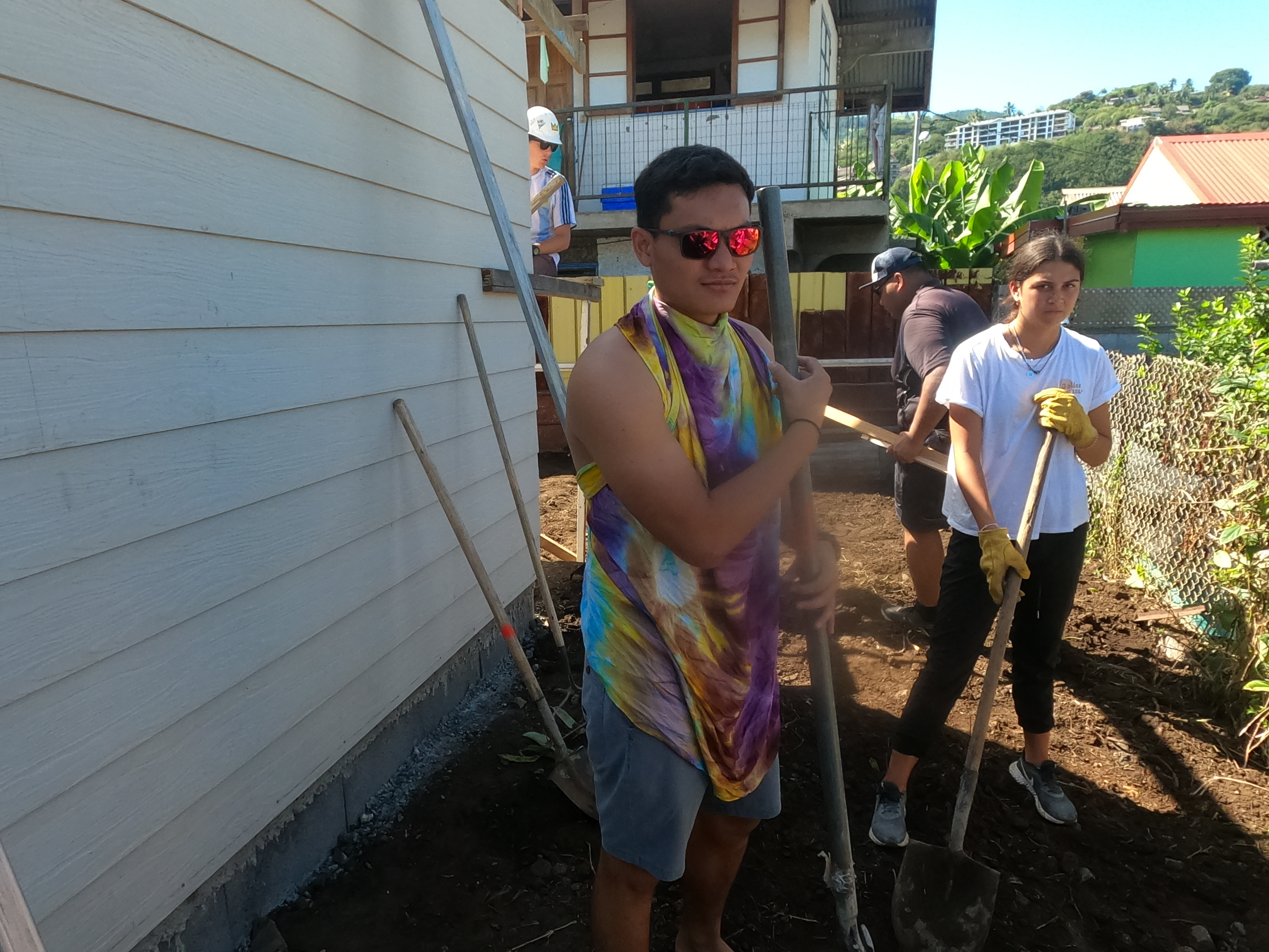 2022 Tahiti Taravao HXP - Day 13 (Work Site Day 6, National TV Station Shows Up to Film, Adding the Roof, Turtle Dies, Testimony Meeting with the Papara Ward & ❤ Bishop Taylor ❤, Shell Necklace Gifts, Tytan Teaching Spikeball (Spiceball!))