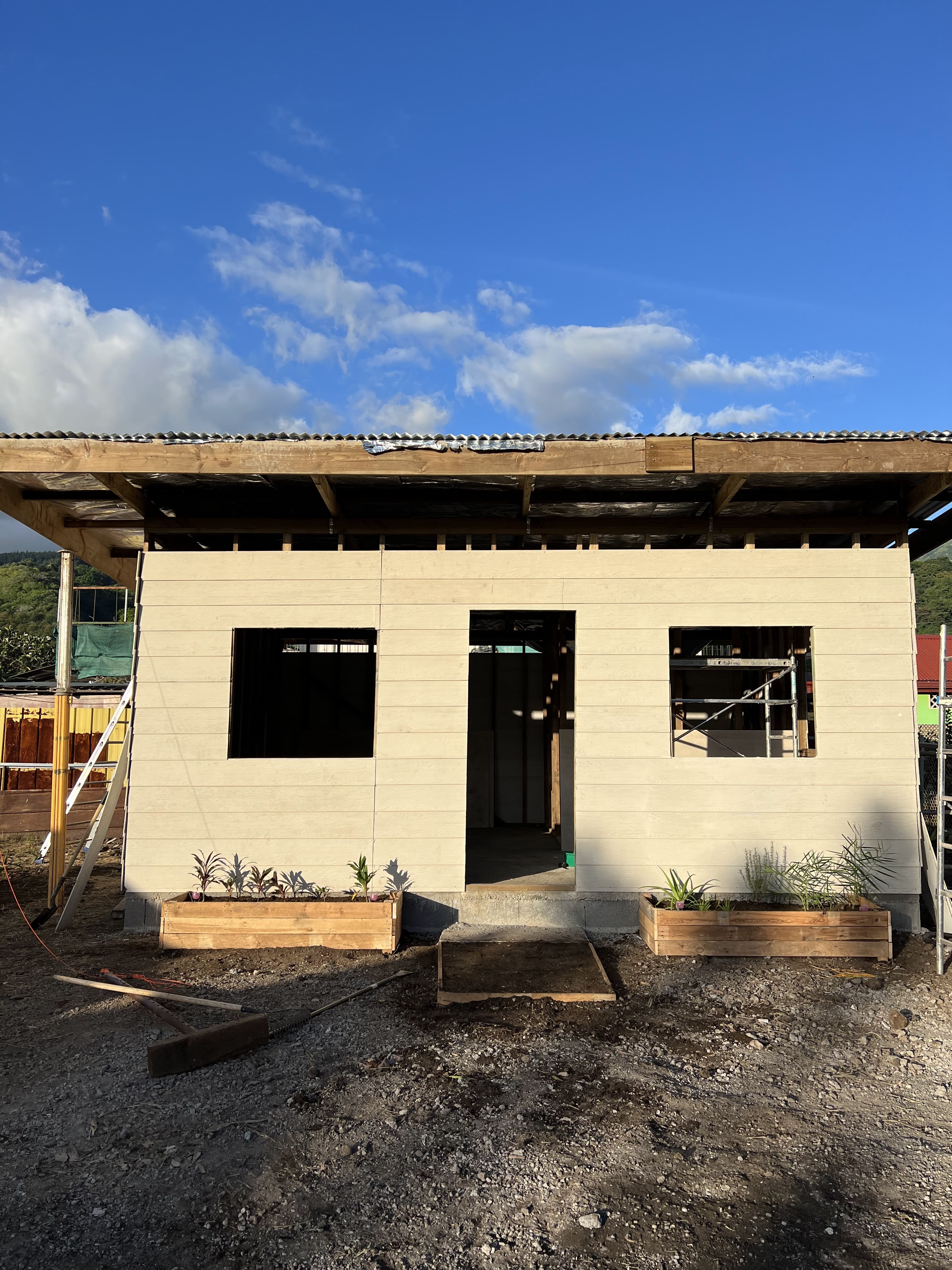 2022 Tahiti Taravao HXP - Day 13 (Work Site Day 6, National TV Station Shows Up to Film, Adding the Roof, Turtle Dies, Testimony Meeting with the Papara Ward & ❤ Bishop Taylor ❤, Shell Necklace Gifts, Tytan Teaching Spikeball (Spiceball!))