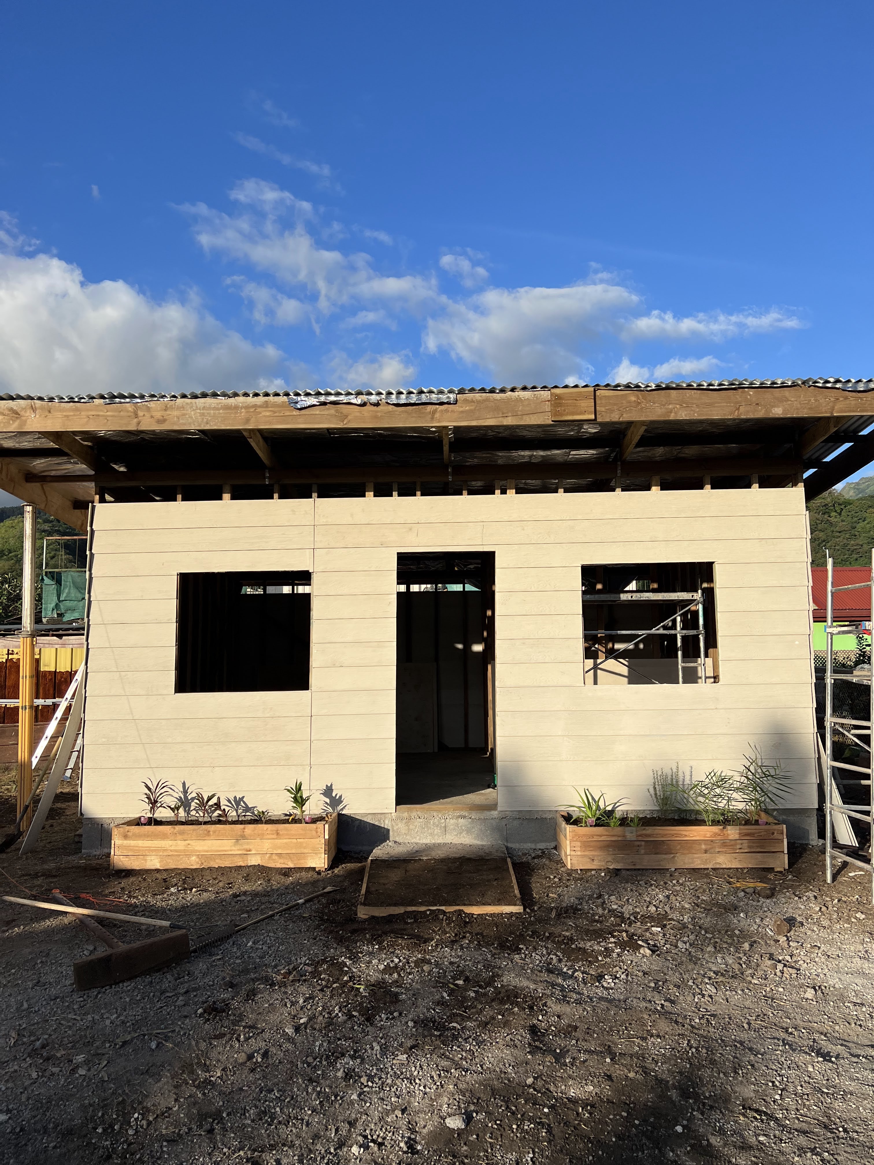 2022 Tahiti Taravao HXP - Day 13 (Work Site Day 6, National TV Station Shows Up to Film, Adding the Roof, Turtle Dies, Testimony Meeting with the Papara Ward & ❤ Bishop Taylor ❤, Shell Necklace Gifts, Tytan Teaching Spikeball (Spiceball!))