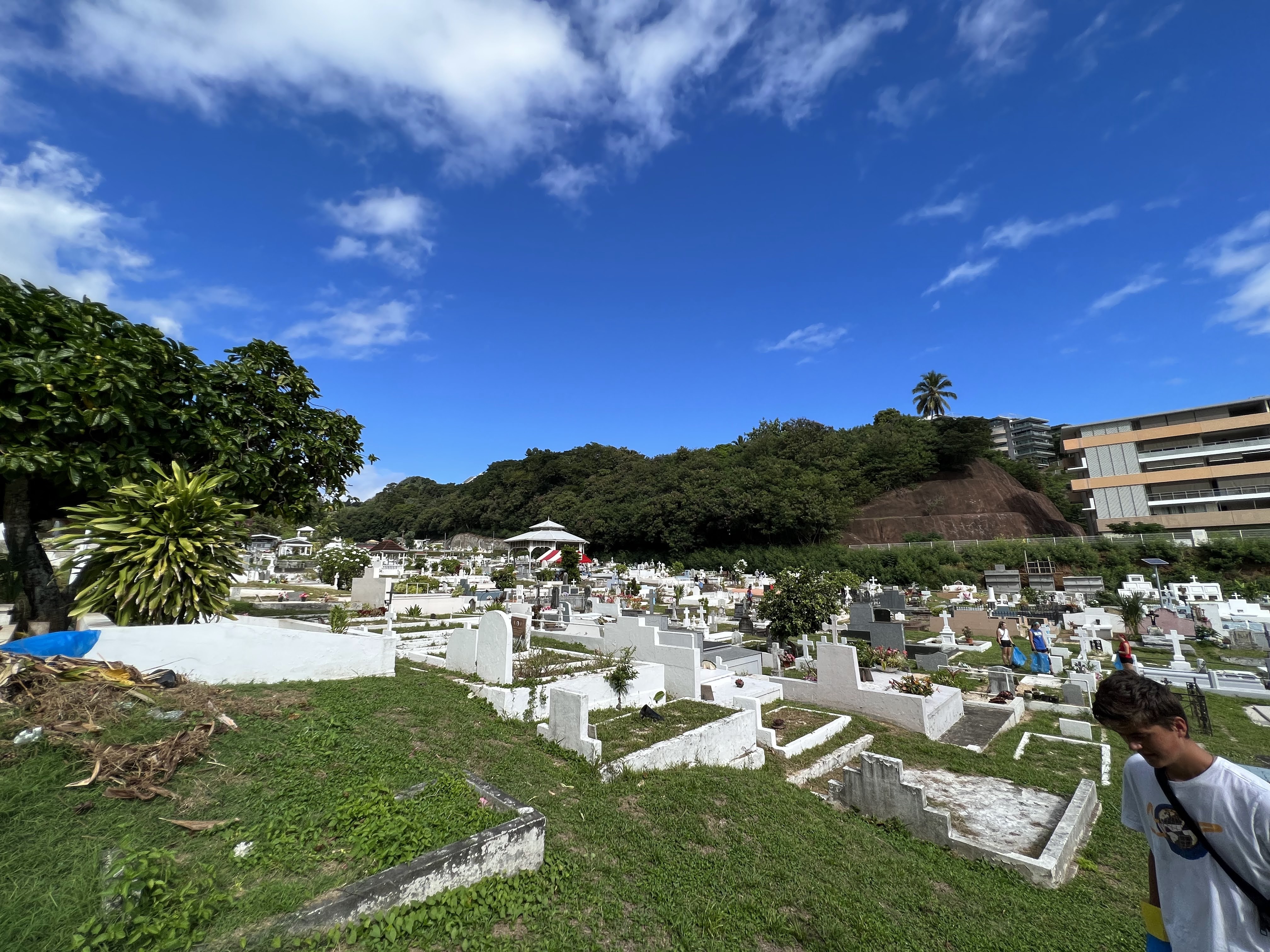 2022 Tahiti Taravao HXP - Day 14 (Cleaning up Papeete Urania Cemetery, Ordering 