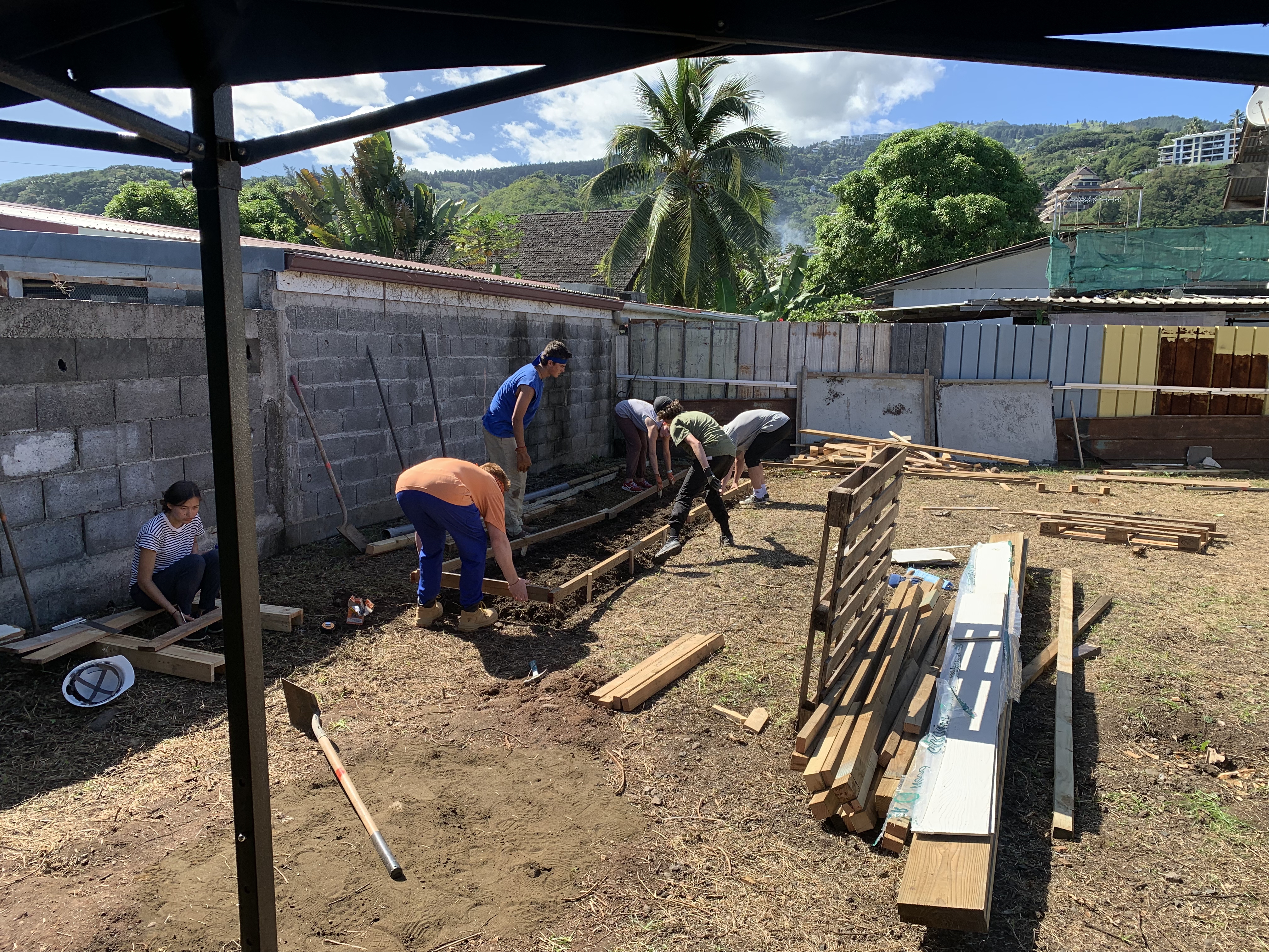2022 Tahiti Taravao HXP - Day 13 (Work Site Day 6, National TV Station Shows Up to Film, Adding the Roof, Turtle Dies, Testimony Meeting with the Papara Ward & ❤ Bishop Taylor ❤, Shell Necklace Gifts, Tytan Teaching Spikeball (Spiceball!))