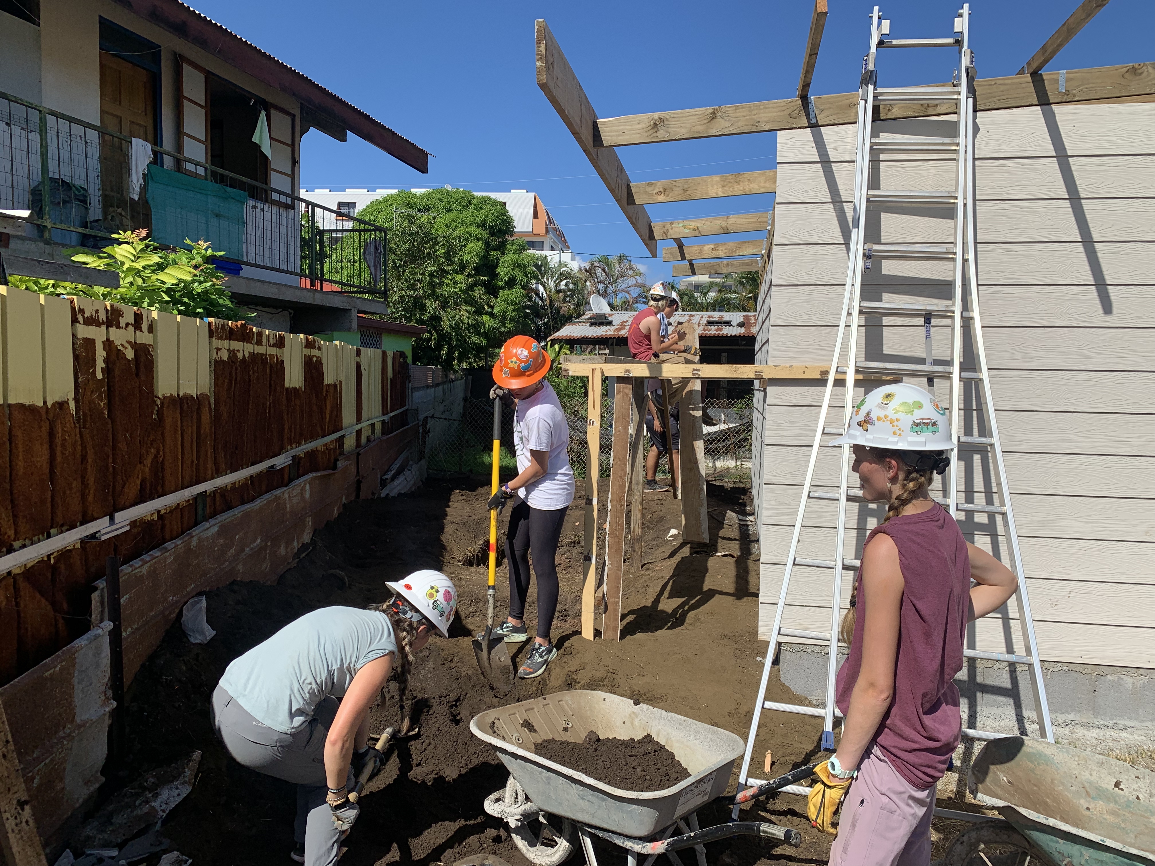 2022 Tahiti Taravao HXP - Day 13 (Work Site Day 6, National TV Station Shows Up to Film, Adding the Roof, Turtle Dies, Testimony Meeting with the Papara Ward & ❤ Bishop Taylor ❤, Shell Necklace Gifts, Tytan Teaching Spikeball (Spiceball!))